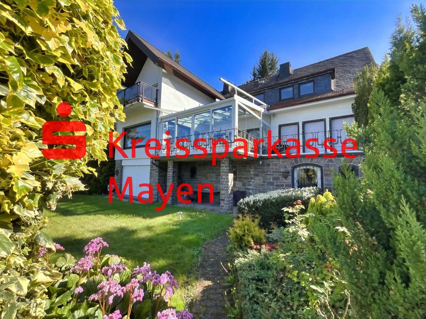 Unternehmervilla mitten in der Stadt mit toller Aussicht.