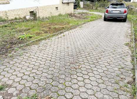 Einfahrt Stellplätze Einfahrt Stellplätze - Einfamilienhaus in 56070 Koblenz mit 160m² kaufen