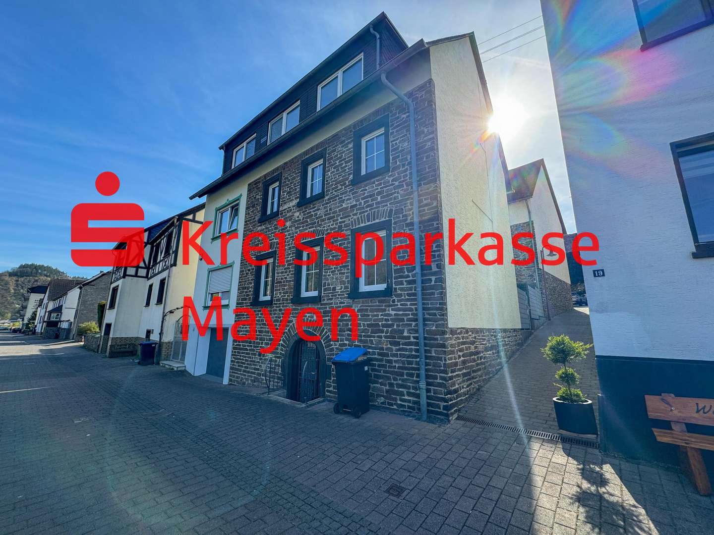 Straßenansicht Straßenansicht - Mehrfamilienhaus in 56332 Löf mit 205m² kaufen