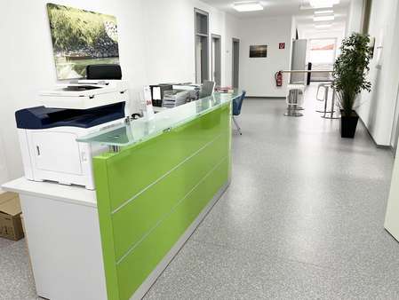 Empfang EG - Büro in 56077 Koblenz mit 400m² mieten