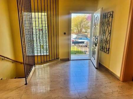 Eigangsbereich/Diele - Einfamilienhaus in 56751 Polch mit 101m² kaufen