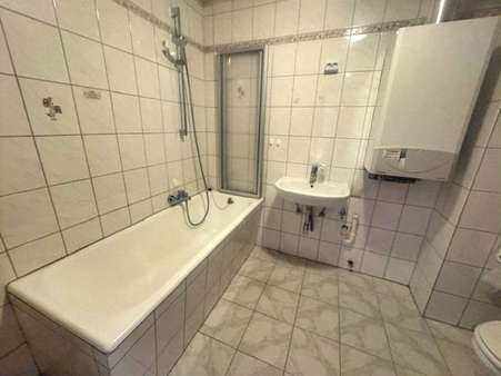 Badezimmer - Etagenwohnung in 56727 Mayen mit 71m² mieten