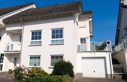 Gepflegte Doppelhaushälfte mit Garage & Garten in Miesenheim