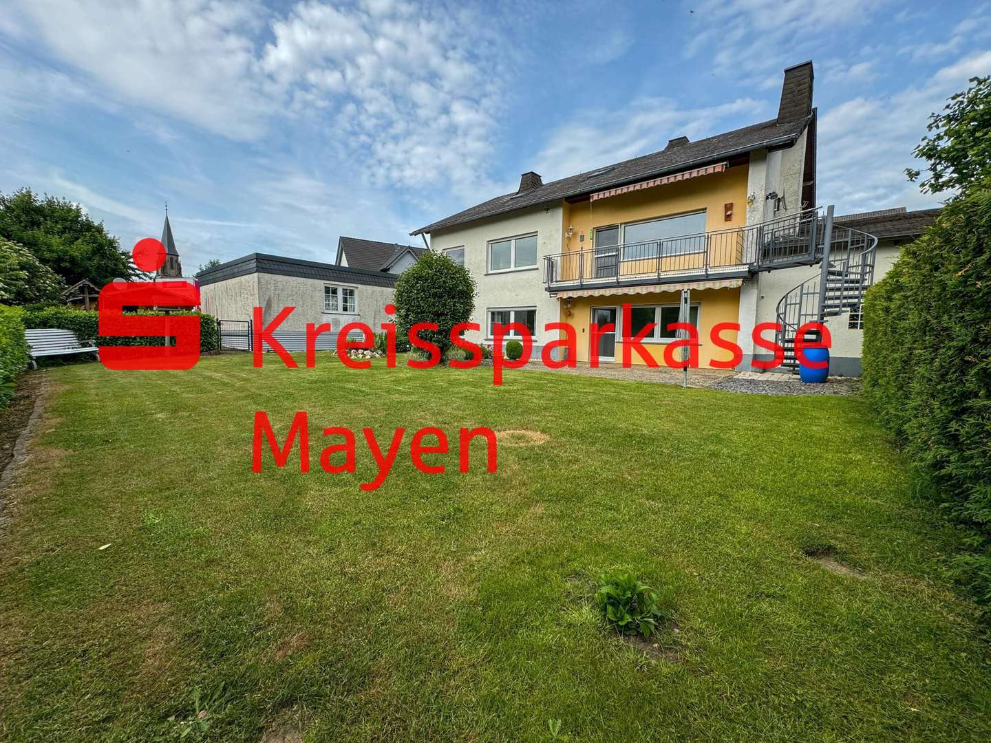 Rückansicht Rückansicht - Zweifamilienhaus in 56729 Kehrig mit 268m² kaufen