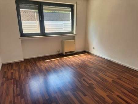 Wohnung EG: Schlafzimmer Wohnung EG: Schlafzimmer - Zweifamilienhaus in 56653 Glees mit 165m² kaufen
