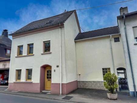Außenansicht - Einfamilienhaus in 56203 Höhr-Grenzhausen mit 98m² kaufen