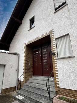 Hauseingangsbereich Hauseingangsbereich - Zweifamilienhaus in 56751 Polch mit 211m² kaufen