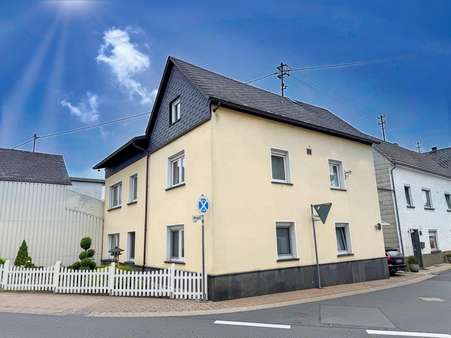 Zweifamilienhaus in 56729 Ettringen mit 197m² kaufen