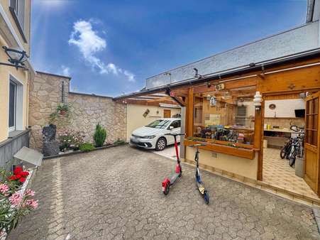 Innenhof - Zweifamilienhaus in 56729 Ettringen mit 197m² kaufen
