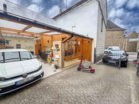 Innenhof - Zweifamilienhaus in 56729 Ettringen mit 197m² kaufen