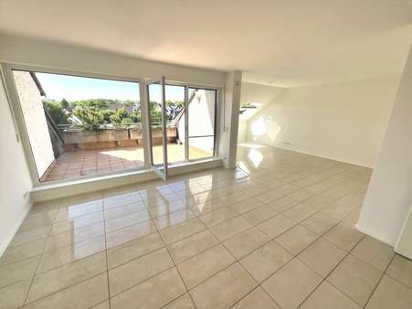 Wohn-, und Essbereich mit schöner Dachterrasse Wohn-, und Essbereich mit schöner Dachterrasse - Maisonette-Wohnung in 56626 Andernach mit 110m² kaufen