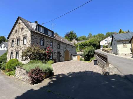 Mehrfamilienhaus in 56729 Langscheid mit 151m² als Kapitalanlage kaufen