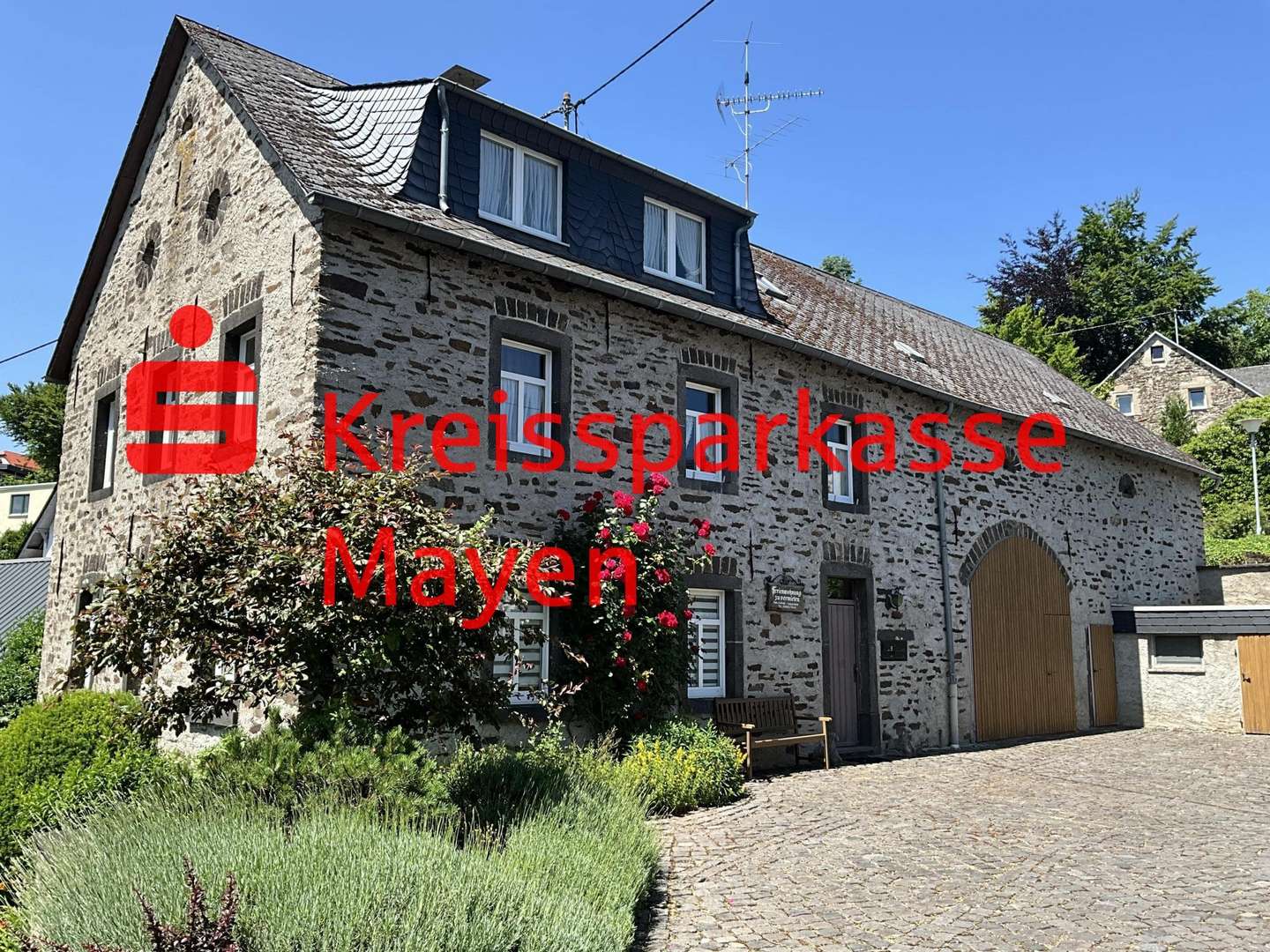 Mehrfamilienhaus in 56729 Langscheid mit 151m² als Kapitalanlage kaufen