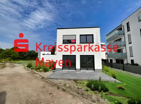 Neubau. KfW 55. Massiv erbautes Einfamilienhaus in Ortsrandlage.