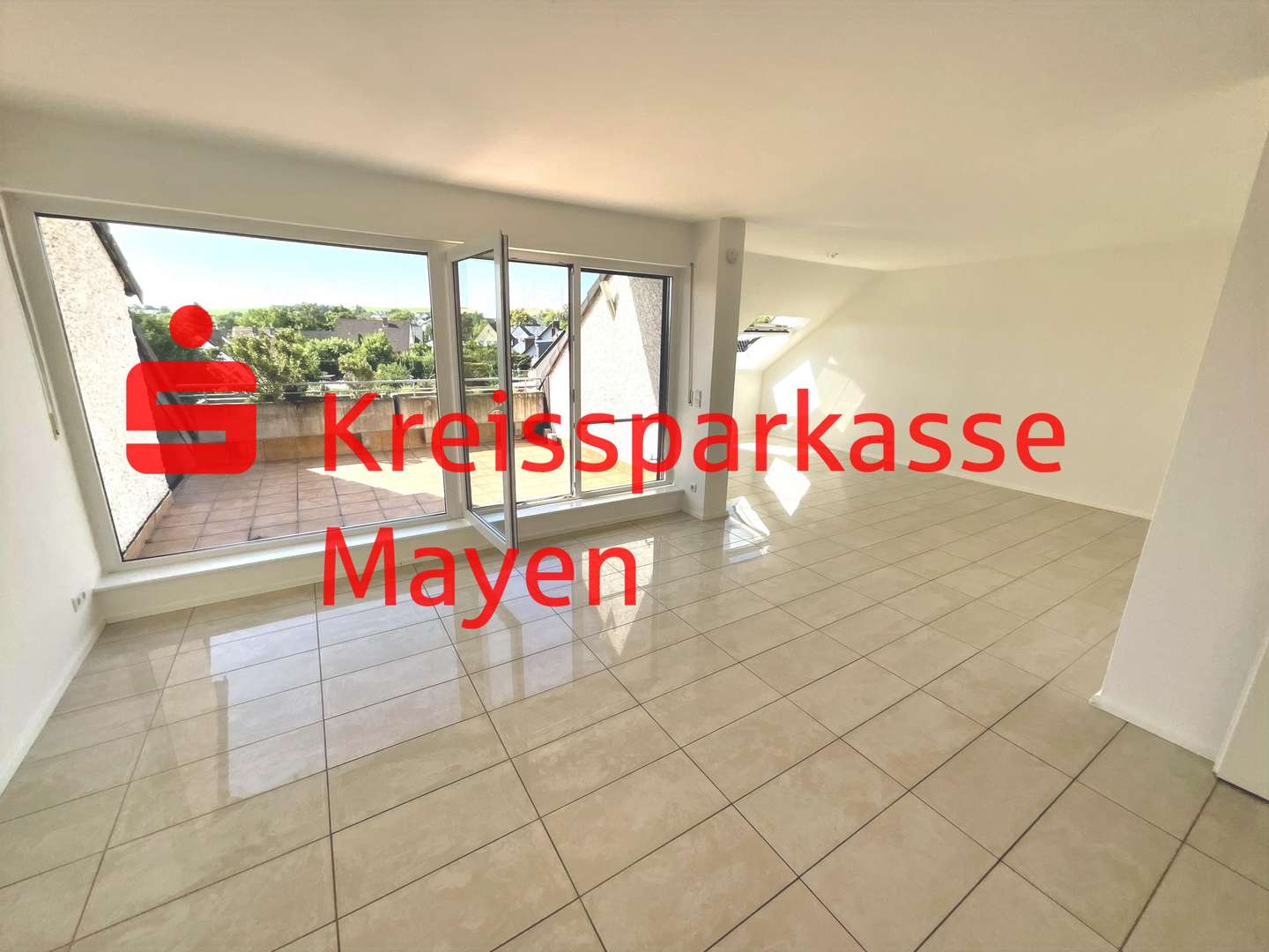 Wohn-, und Essbereich mit schöner Dachterrasse - Maisonette-Wohnung in 56626 Andernach mit 110m² kaufen