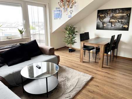 Wohn-/Esszimmer m Balkon - Dachgeschosswohnung in 56645 Nickenich mit 65m² kaufen