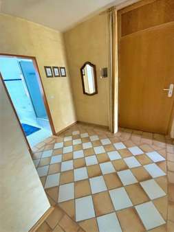 Flur Eingang Flur Eingang - Etagenwohnung in 56626 Andernach mit 107m² kaufen