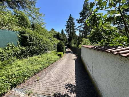 Privatzufahrt mit 2 Toren Privatzufahrt mit 2 Toren - Zweifamilienhaus in 56727 Mayen mit 280m² kaufen