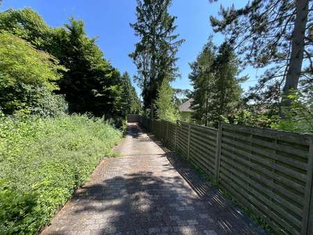 Zufahrt Zufahrt - Zweifamilienhaus in 56727 Mayen mit 280m² kaufen