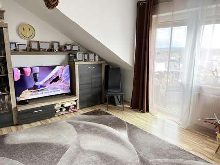 Wohnzimmer Blk - Dachgeschosswohnung in 56645 Nickenich mit 65m² kaufen