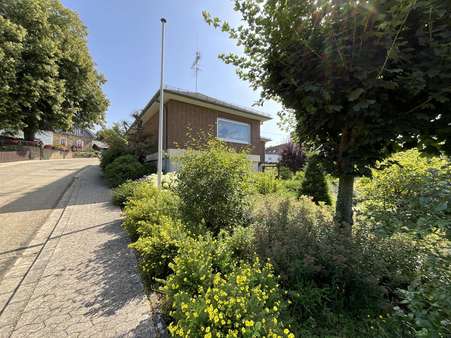 Zweifamilienhaus in 56729 Langscheid mit 160m² als Kapitalanlage kaufen