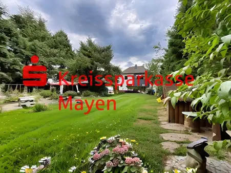 Seltenheit. Fast-Alleinlage. 2-Familienhaus. Großes Areal. Gewerbegebiet.