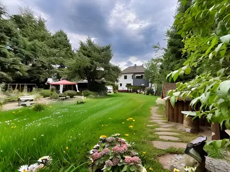 Seltenheit. Fast-Alleinlage. 2-Familienhaus. Großes Areal. Gewerbegebiet.