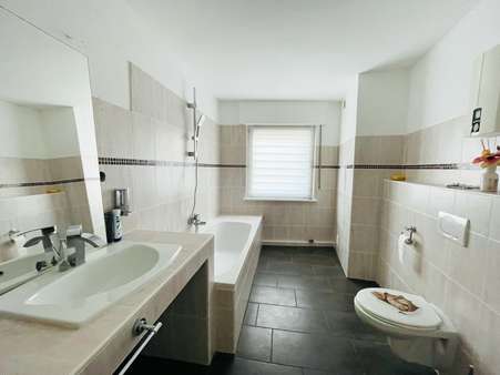 Tageslichtbadezimmer - Reihenmittelhaus in 53557 Bad Hönningen mit 110m² kaufen