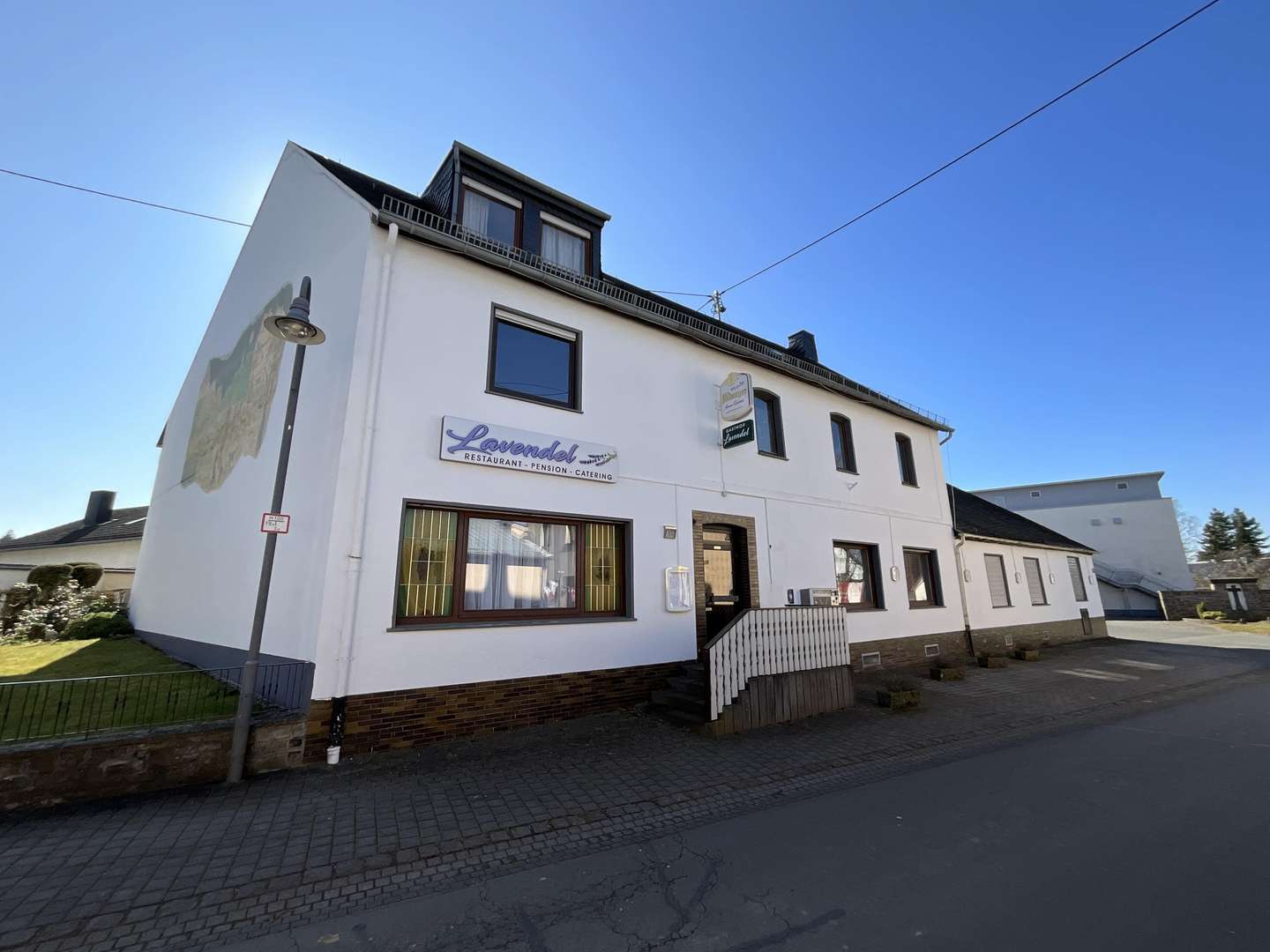 Gasthaus / Pension / Fremdenzimmer mit Saal und Nebengebäude