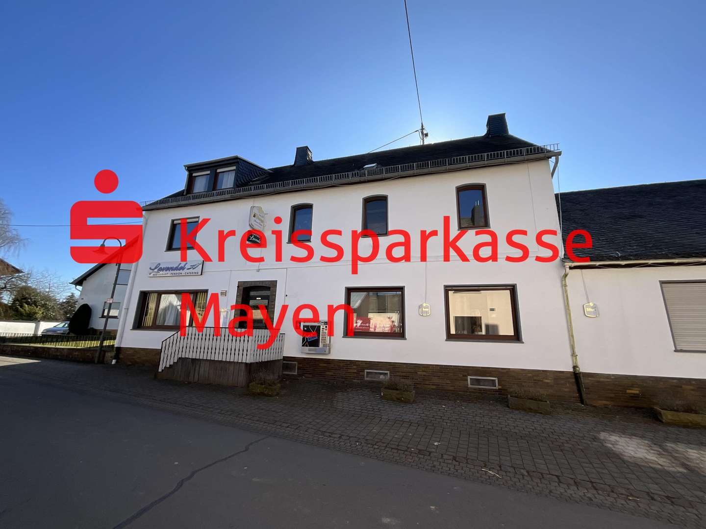 Gasthaus / Pension / Fremdenzimmer mit Saal und Nebengebäude