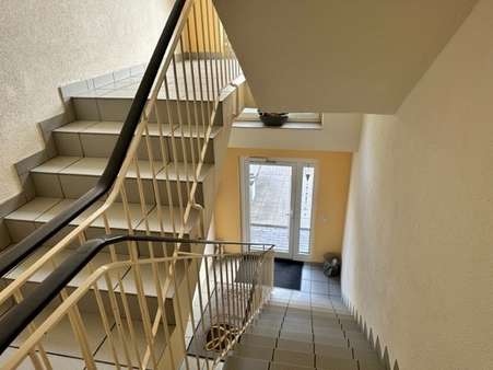 Treppenhaus - Etagenwohnung in 56751 Polch mit 102m² kaufen