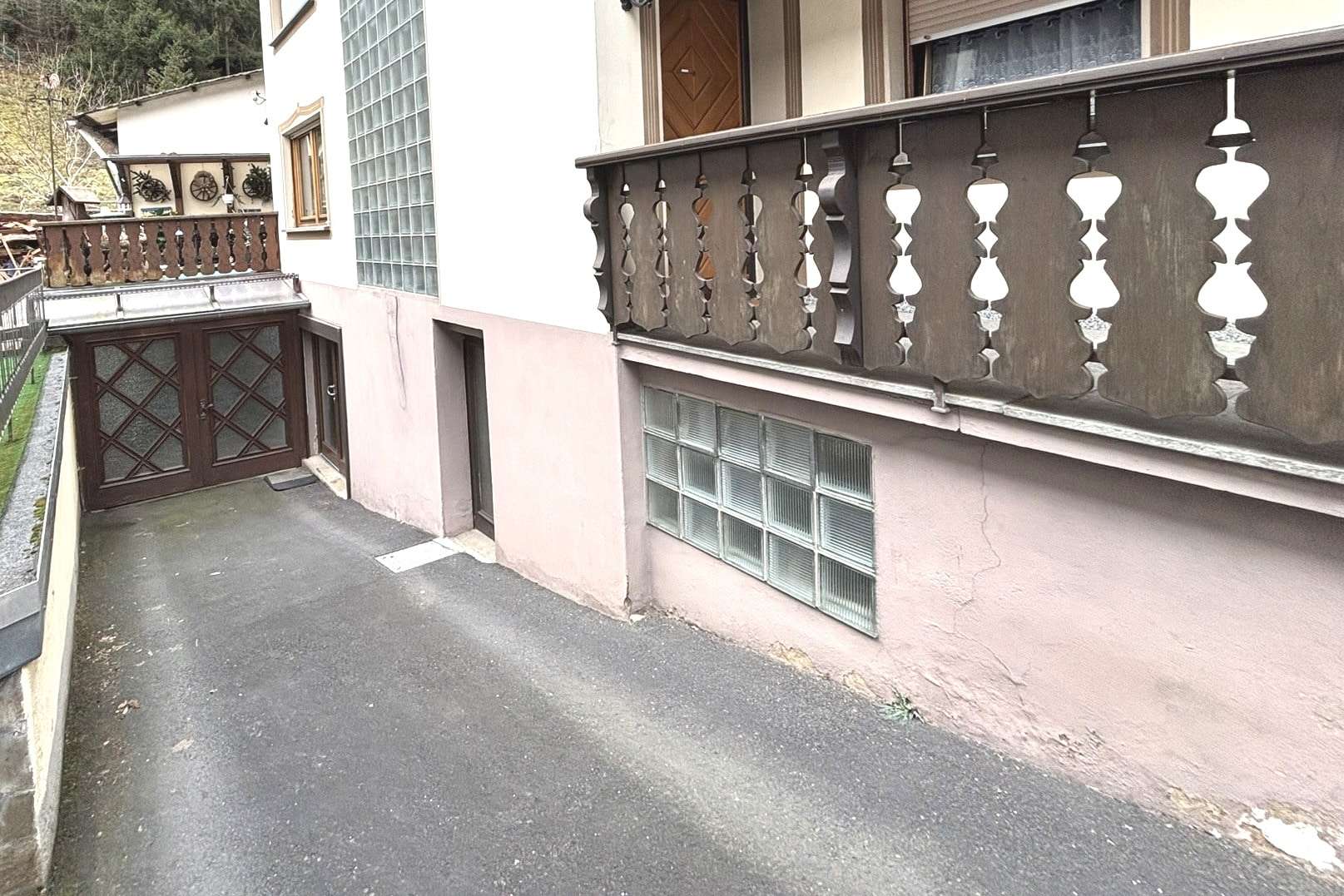 Vielseitig nutzbares Zweifamilienhaus mit zusätzlicher Gewerbeeinheit in Altenahr