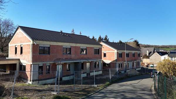 Doppelhaushälfte in 56651 Oberdürenbach mit 130m² kaufen