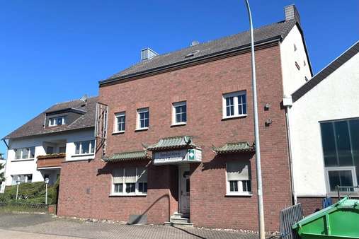 null - Mehrfamilienhaus in 53881 Euskirchen mit 127m² kaufen