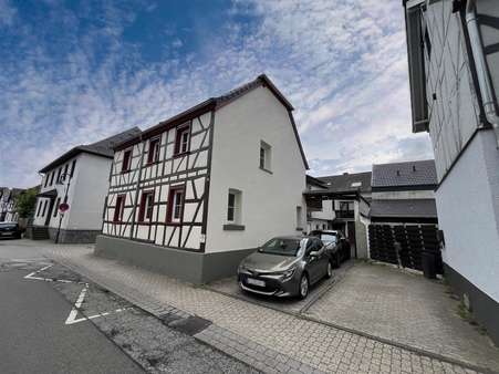 Zweifamilienhaus in 53498 Waldorf mit 211m² kaufen
