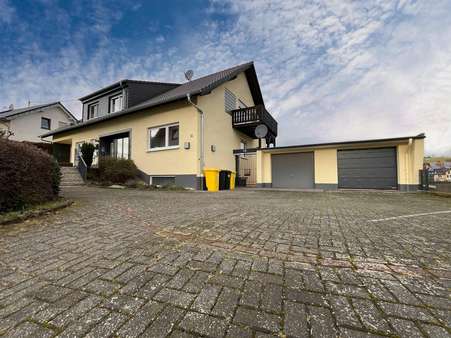 Erdgeschosswohnung in 56651 Oberzissen mit 134m² kaufen