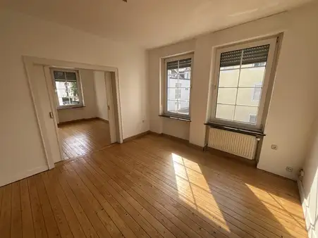 Teilrenovierte Eigentumswohnung in toller Lage von Trier-Süd
