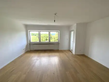 Gepflegte Eigentumswohnung mit Loggia und Garage in Konz-Berendsborn!