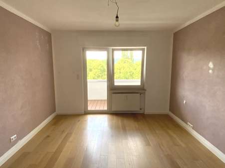 Schlafzimmer mit Balkonzugang Schlafzimmer mit Balkonzugang - Etagenwohnung in 54329 Konz mit 98m² kaufen