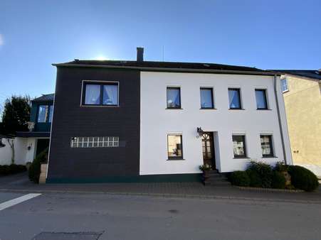Außenansicht Außenansicht - Reihenendhaus in 54459 Wiltingen mit 166m² kaufen