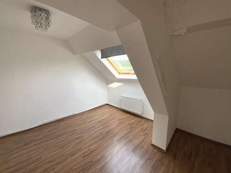 Schlafzimmer Dachgeschoss - Mehrfamilienhaus in 54329 Konz mit 162m² als Kapitalanlage kaufen