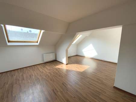 Wohnbereich Dachgeschoss - Mehrfamilienhaus in 54329 Konz mit 162m² als Kapitalanlage kaufen