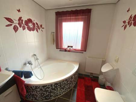 Tageslichtbad mit Eckbadewanne - Bungalow in 54329 Konz mit 119m² kaufen