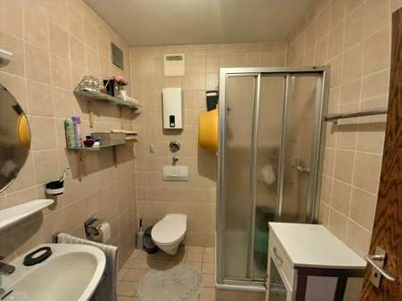Duschbad - Dachgeschosswohnung in 54329 Konz mit 40m² als Kapitalanlage kaufen
