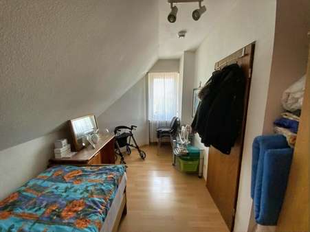 Schlafzimmer - Dachgeschosswohnung in 54329 Konz mit 40m² als Kapitalanlage kaufen