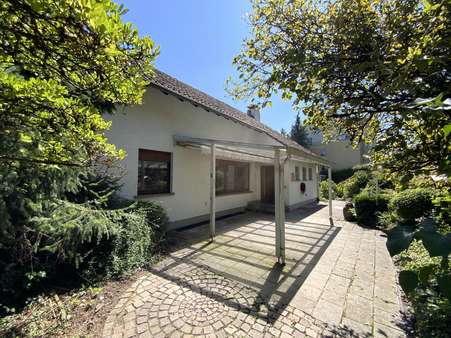 Eingangsbereich, Terrasse Eingangsbereich, Terrasse - Einfamilienhaus in 54293 Trier mit 232m² kaufen