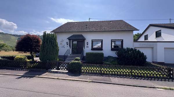 Ansicht Vorne Ansicht Vorne - Einfamilienhaus in 54441 Schoden mit 130m² kaufen