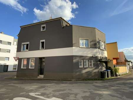Seitenansicht Seitenansicht - Mehrfamilienhaus in 54329 Konz mit 147m² als Kapitalanlage kaufen