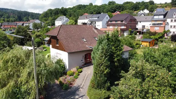 Familienparadies in Trassem – Einfamilienhaus mit idyllischem Grundstück