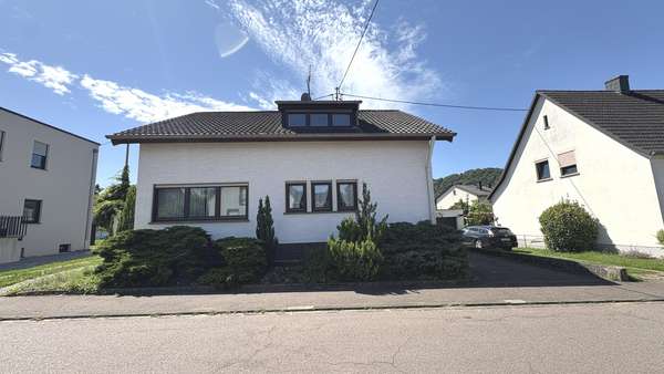 Hausansicht Hausansicht - Einfamilienhaus in 54439 Saarburg mit 146m² kaufen